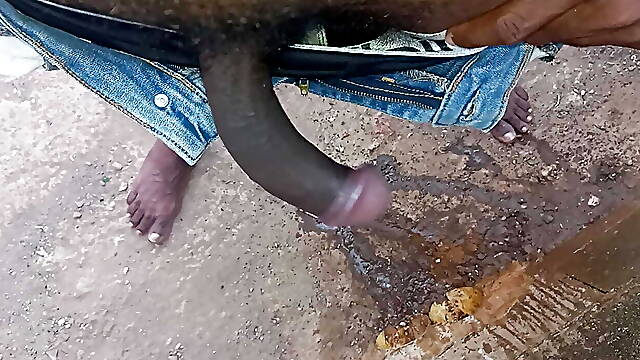 BBC seeks effeminate mature passive man to fuck and swallow pee