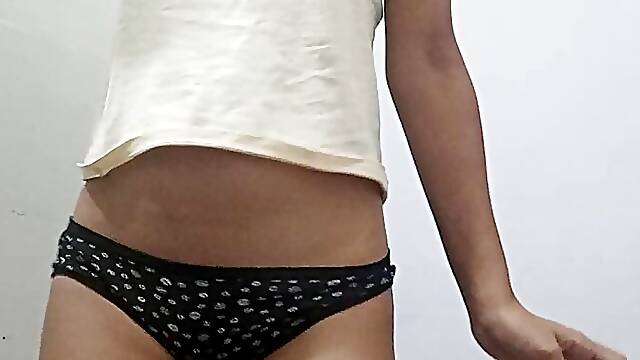 Desi bhabhi pussy selfie, indian housewife show pussy, chut