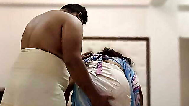 Bhabi ko sexy saree main choda