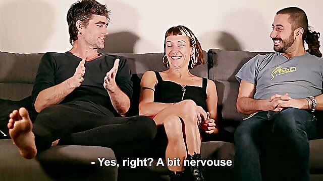 We make a threesome with a fan! - Amateur MMF, double blowjob and squirt