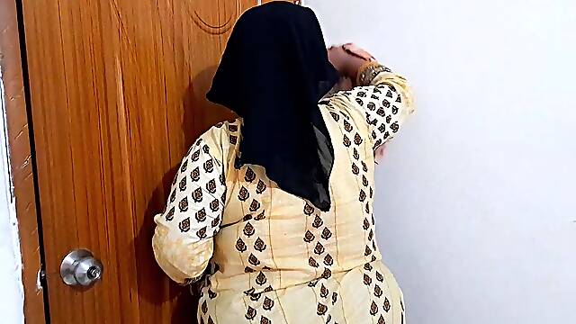 Egyptian sexy big tits &amp; big ass office worker gets fucked by boss while cleaning office &amp; gets promotion