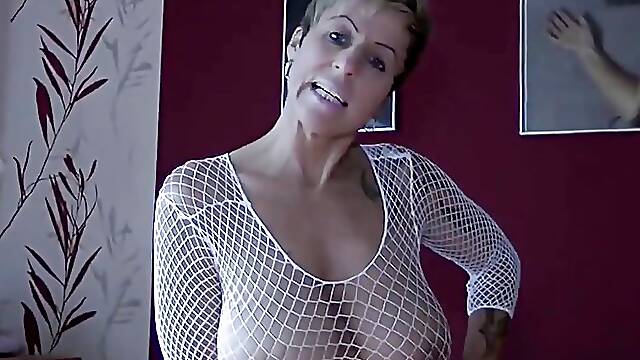 Mature wearing stockings squirting as getting fisted