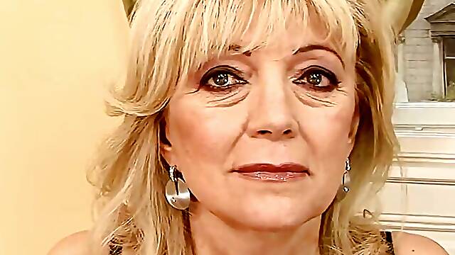 Extremely loose gilf gets baseball bat inside of her