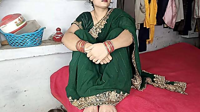 Beautiful sexy bhabhi in green saree