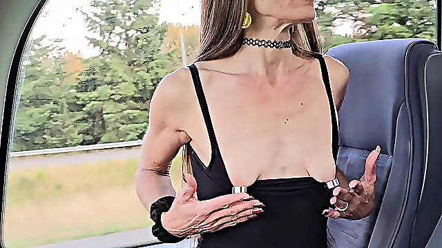 Longpussy, Wheels on the Bus goround andround.