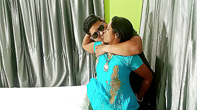 INDIAN OFFICE STAFF SECRET FUCKING AT FRIENDS HOME