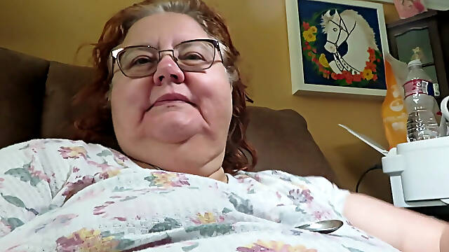 Eatting my pudding cup for you feeders