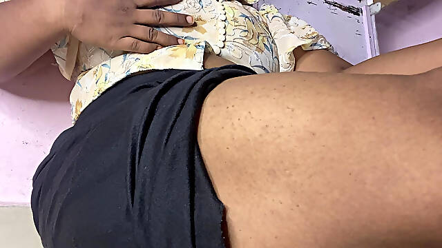 Tamil girl pussy fingering boobs show