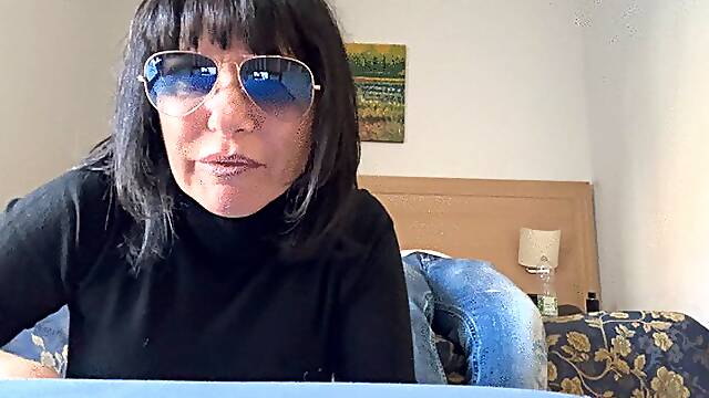 MISTRESS LILY DUPONT : KNELL BEFORE US AND SMELL OUR FEET