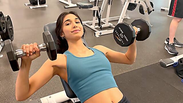 Stunning Reina enjoys while fingering her dripping cunt - HD