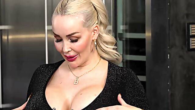 Blondie Bombshell Bounces Ass While Riding Big Black Cock