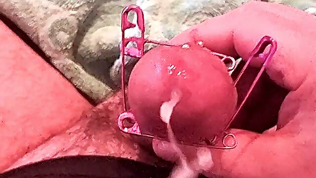 Cumming with needles