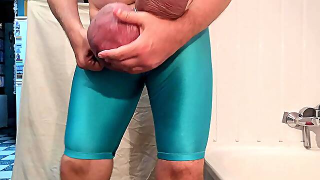 Freeballing in lycra sportswear