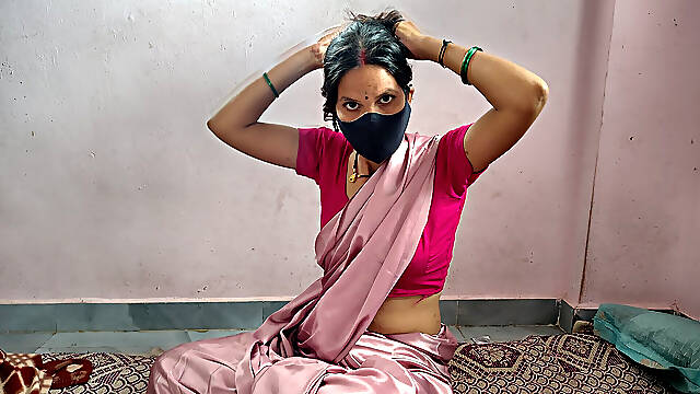 Indian Desi Bhabhi Fucked in Saree