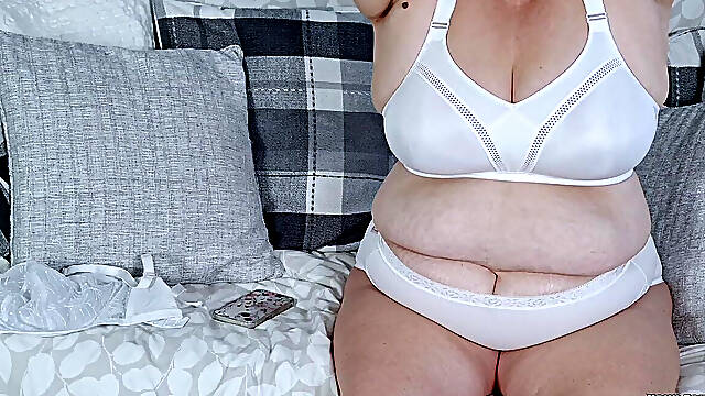 Auntys Panties You enjoy watching Aunty undress dont you