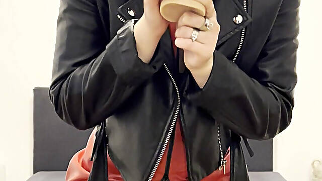 Latex Kitty Plays with Pussy, Sucks Her Dildo and Ride It Till She Comes