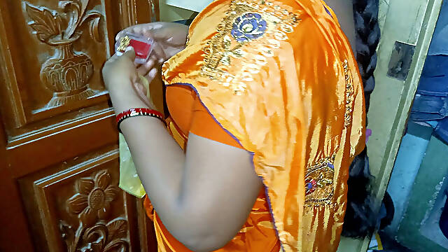 Indian Mallu Aunty Saree Changing Enjoying